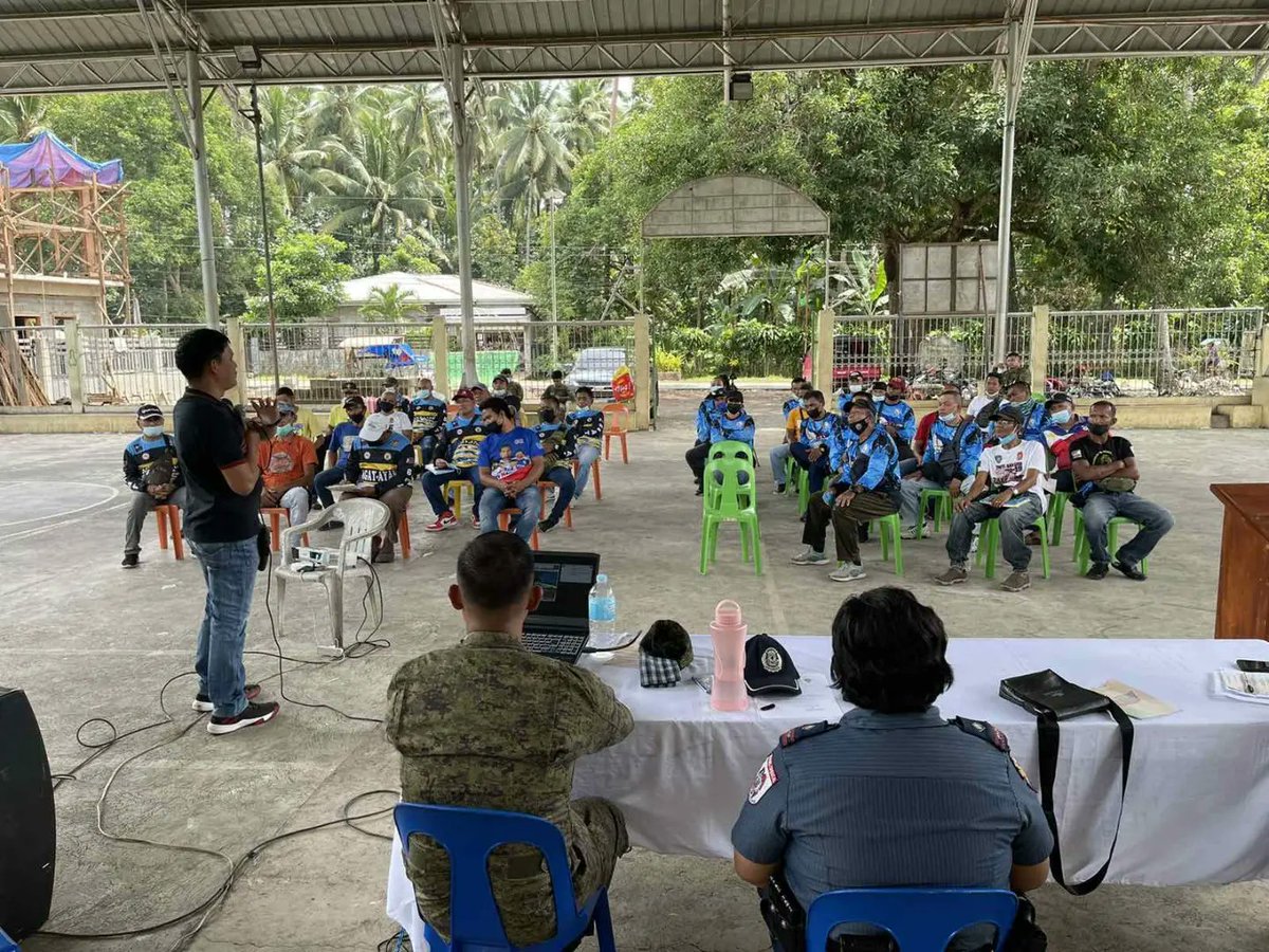 DimalulupigH's tweet photo. The 58IB conducted Barangay Peacekeeping Action Team Awareness Seminar (BPATS) ITDs/ Awareness Seminar with PNP Gingoog for the members of Brgy San Luis and Agay-ayan, Gingoog City, Misamis Oriental on June 10, 2022.

#58thInfantryDimalulupigBattalionTroopers 
#AFPyoucanTrust https://t.co/Rs9OKD4tVr