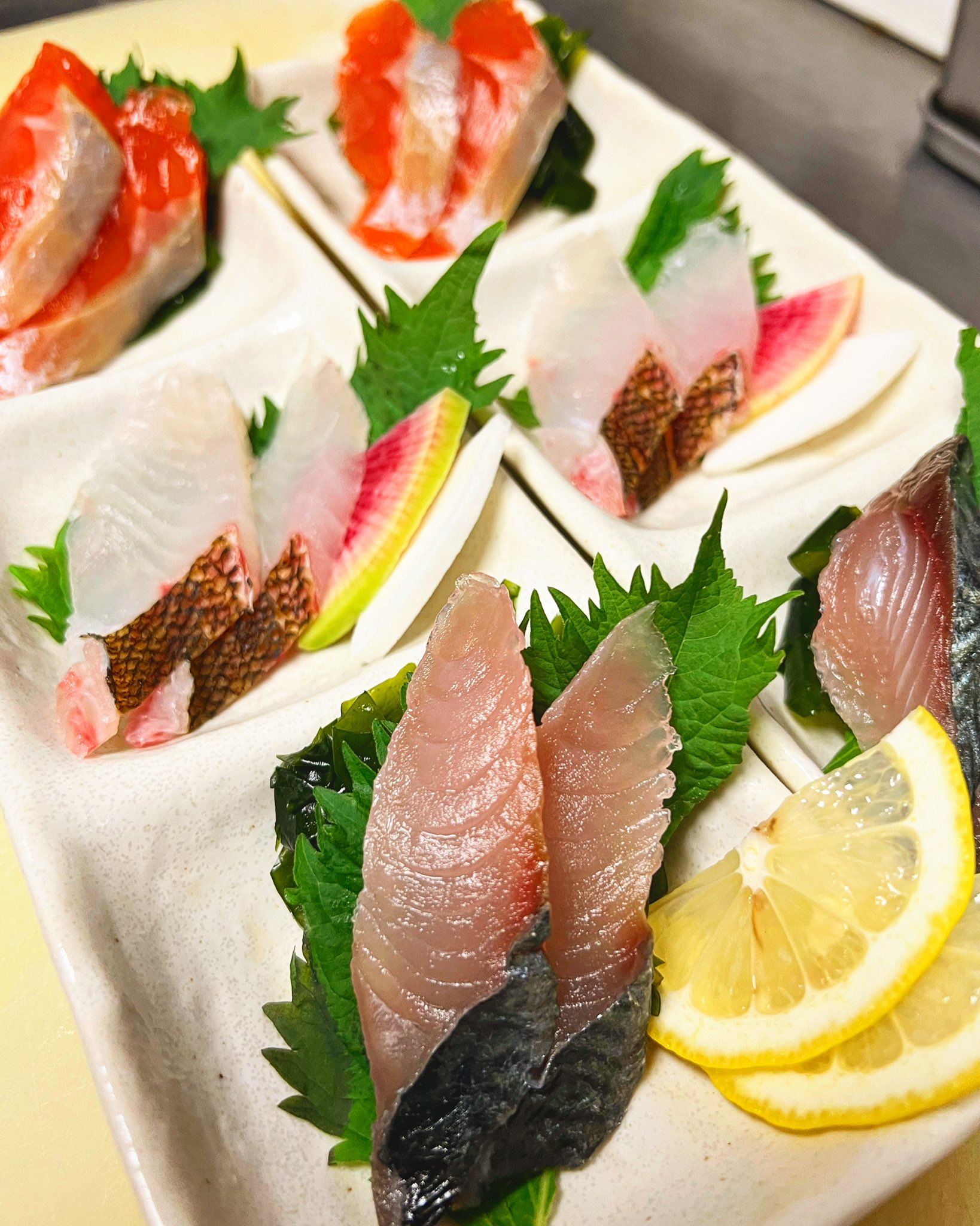 鯖と肴 さばお おはようございます 昨日ご来店いただきましたお客様ありがとうございました おかげさまでウニ完売いたしました 本日お魚のこりわずかとなりましたが キハダマグロタタキ イサキ刺身 ゴマサバ 鯖なめろう 炙りしめ鯖 など前菜用意できて