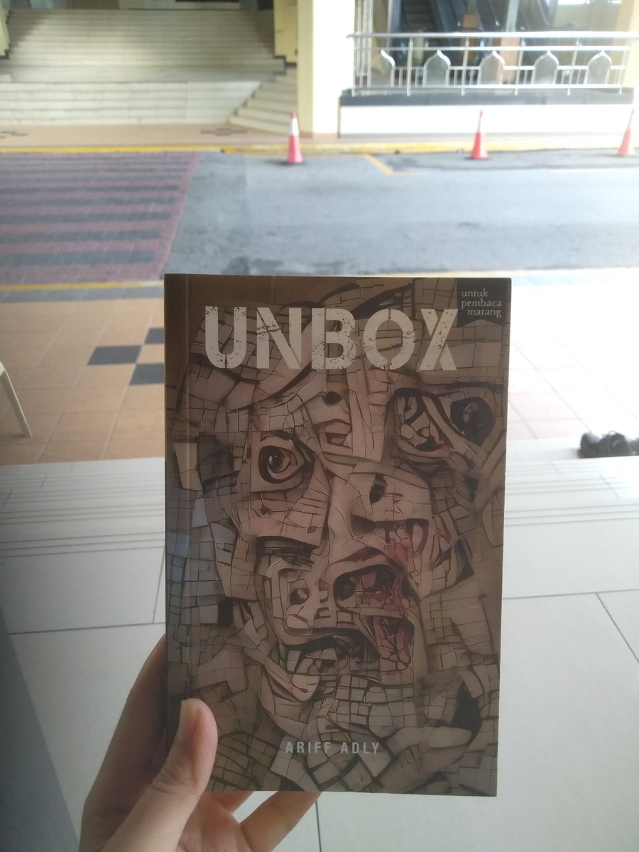 httpnerdyyayaa1's tweet image. Hi abang @AriffAdlyyy tak berkesempatan nak minta autograph tapi im one of your fan since kacau.  Teruskan  menulis! Youre the best!