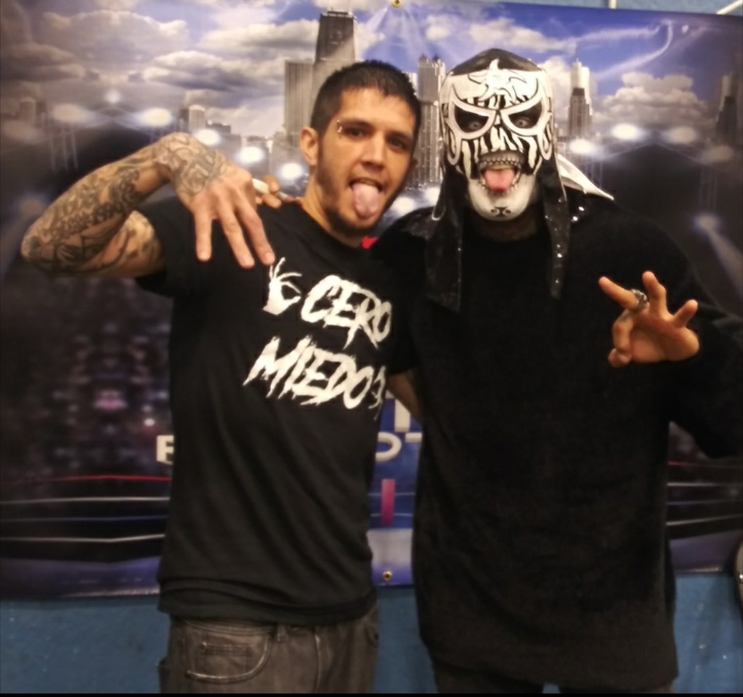DaveSain333's tweet photo. @lizzyxlucha Meeting @PENTAELZEROM  was one of the best days of my life
#luchagod https://t.co/lYZ5YaJwoJ