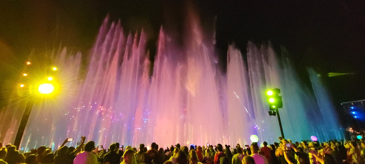 Disneyfan9523's tweet photo. Till Then Have A Magical And Colorful Night! #Disneyland #DisneyCaliforniaAdventure #Disney #WaltDisney #MickeyMouse #MinnieMouse #WaltDisneyCompany #MagicKey #D23 #WorldOfColor #WonderfulWorldOfColor #TheWonderfulWorldOfColor https://t.co/op2rmMl5dV