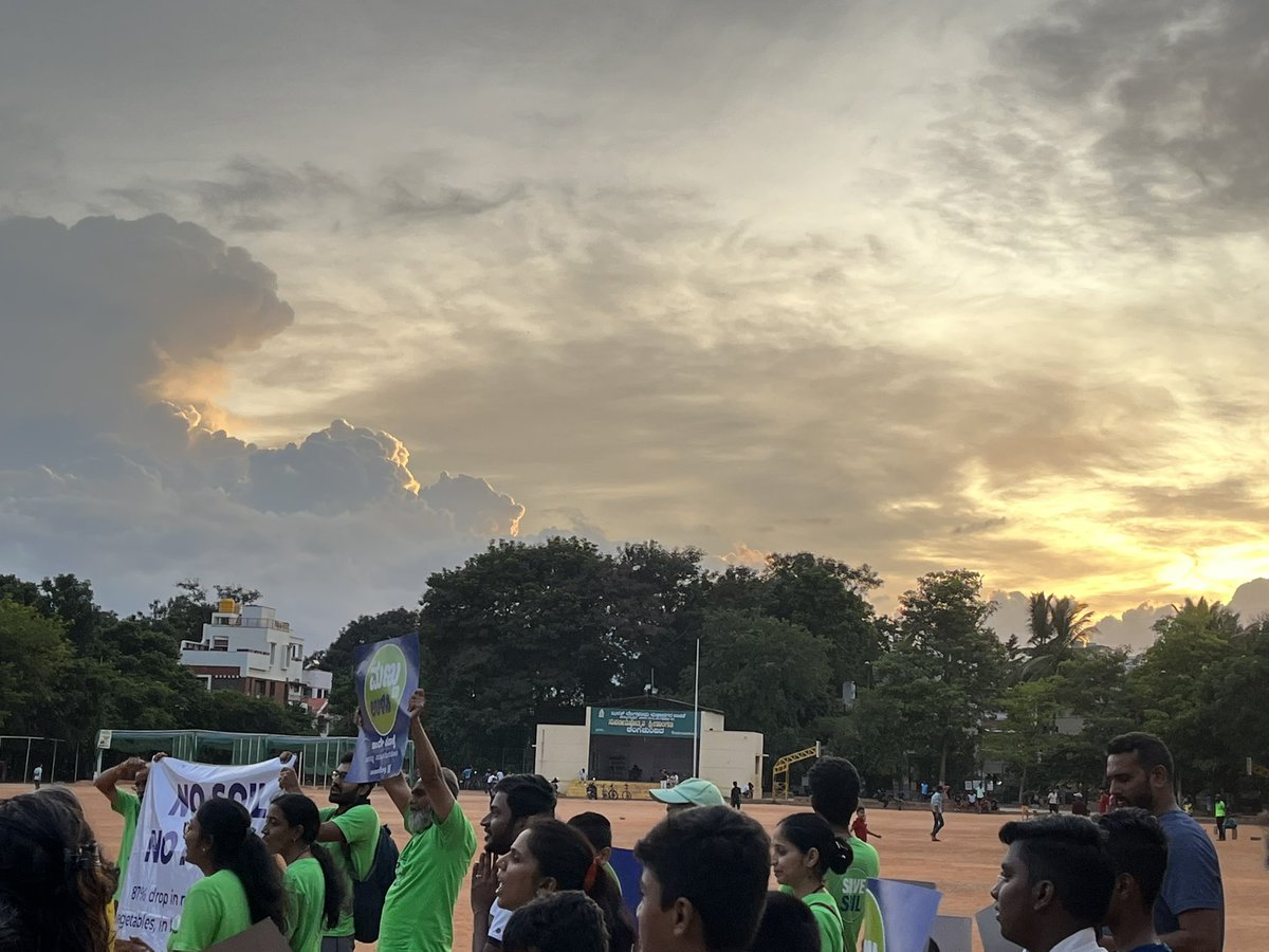 YaminiForSoil's tweet photo. We all live under the same beautiful #Sky,
living out of the same #Soil!
Can we all come together and amplify our voices for the last leg of #JourneyForSoil ?!
#SpeakSoil in your own ways! #SaveSoil #LetsMakeItHappen #SaveSoilSaveEnvironment @cpsavesoil πππ€ https://t.co/6akWsCW7hA