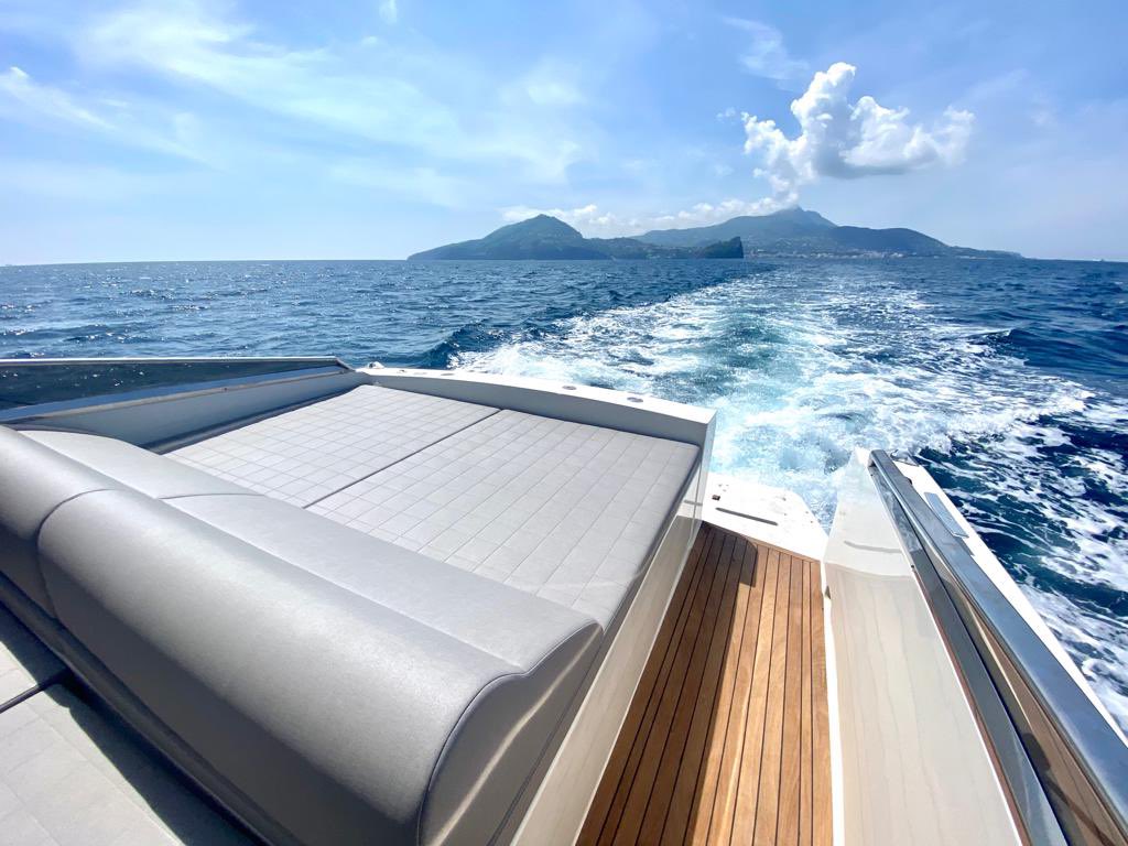 ButlerIschia's tweet photo. Time for tour of island by boat, take advance….www.IschiaButler.it https://t.co/znY8dOGF0L
