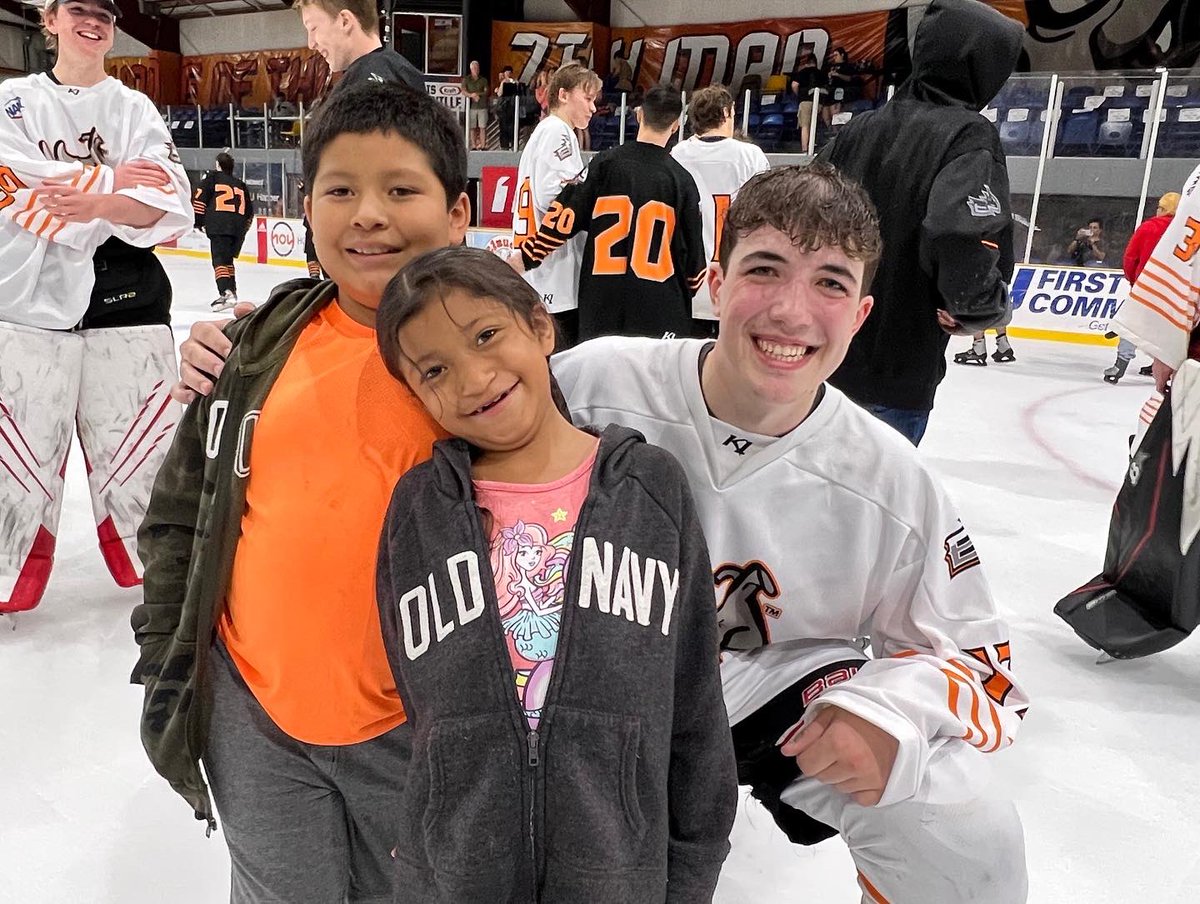 Rhinos_Na3hl's tweet photo. Some Fun during the Post-Game Skate with the Team! 🦏⛸ #RhinoDevelopmentCamp https://t.co/FZ6O7IbVRd