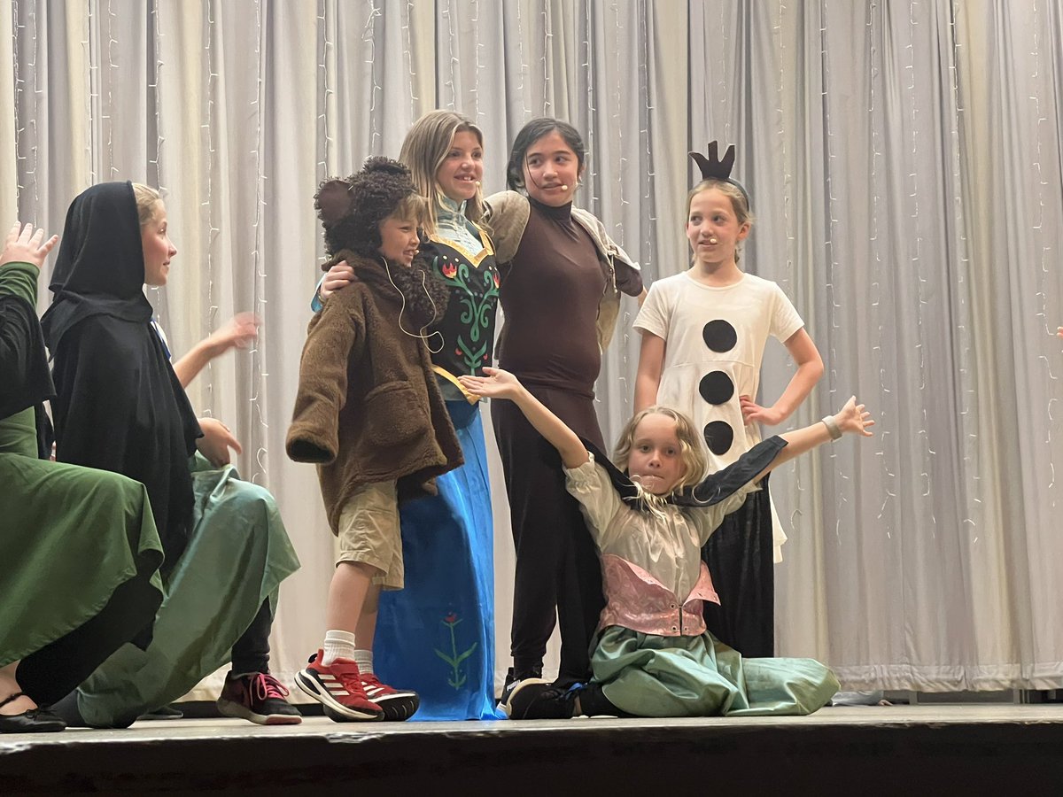 psdcomms's tweet photo. Lots of talent tonight at Purdy Elementary!  #letitgo @psd401 @PurdyPanthers https://t.co/W6RPgUBq0B