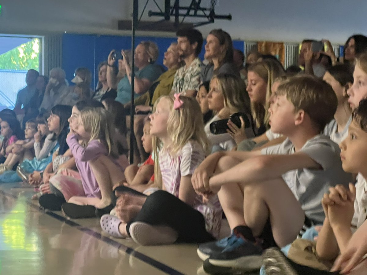 psdcomms's tweet photo. Lots of talent tonight at Purdy Elementary!  #letitgo @psd401 @PurdyPanthers https://t.co/W6RPgUBq0B