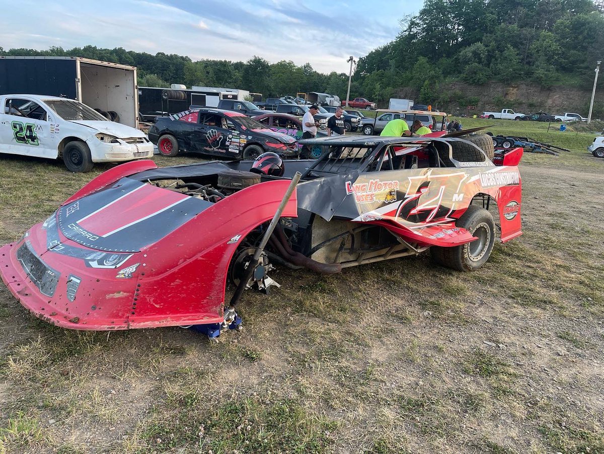 CMannRacing1's tweet photo. Car felt great until I managed to lose a tire halfway through the heat race. 

Then…

Short feature for me. https://t.co/UGKRnBilxh
