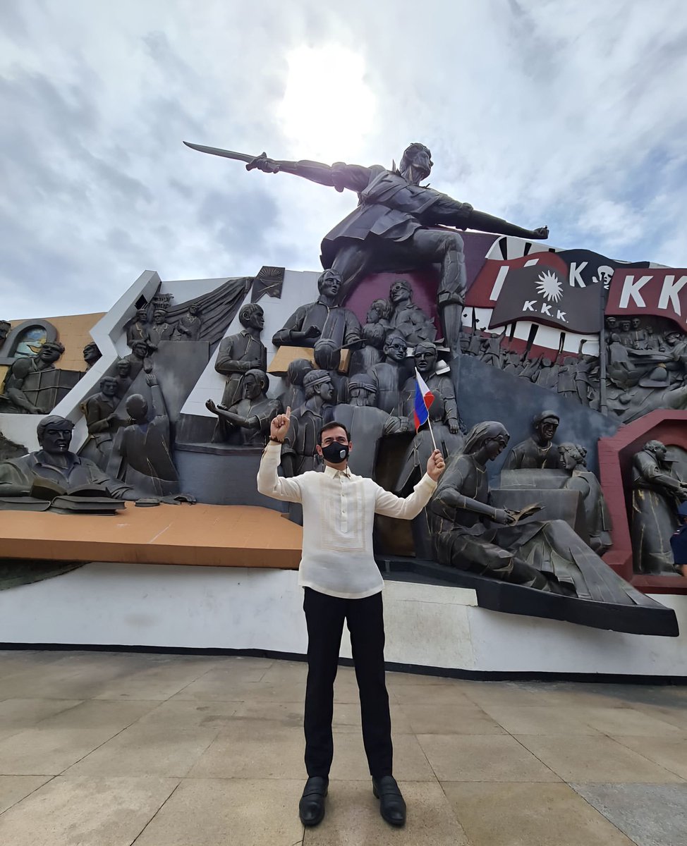 IskoMoreno's tweet photo. Maligayang Araw ng Kasarinlan, Pilipinas kong mahal! ☝🏻🇵🇭

Nawa'y umiral lagi sa ating puso't isipan na tayo ay iisang bangka at bansa lamang. Tayo-tayo rin ang magkikita sa dulo at magtutulungan. Dahil walang magmamalasakit sa ating bansa kundi tayo ring mga Pilipino. https://t.co/pdX0c1WbiP