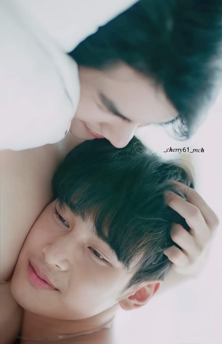 _OneandOnlyQiqi's tweet photo. ♡ KinnPorsche ♡
📷 goes to owner
#KinnProsche
#MileApo
#MilePhakpum
#ApoNattawin
#KinnPorscheEP10 https://t.co/aoRmxnsXGl