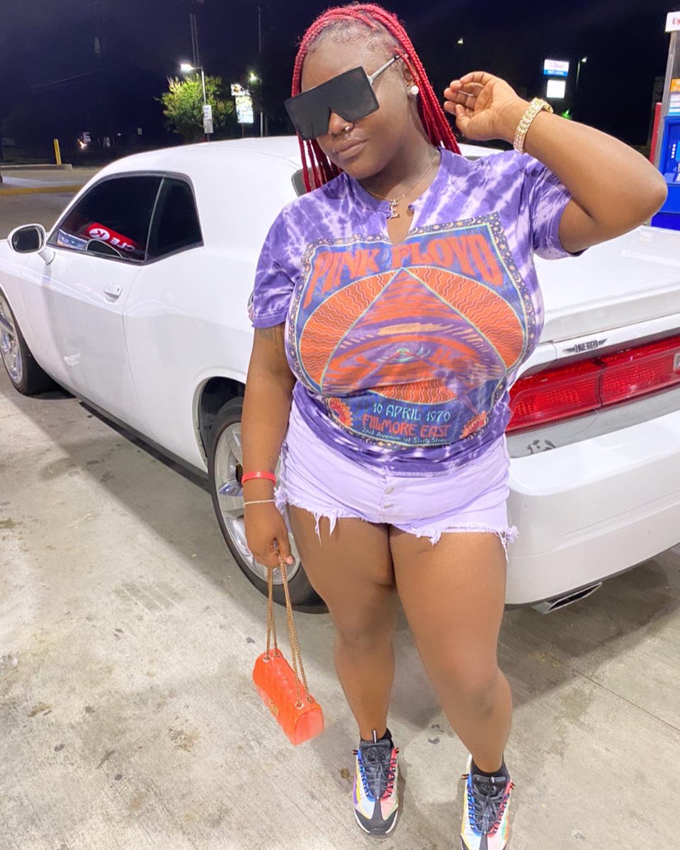 jjeennaaeeee's tweet image. fly as fuck i took my cape off fuck a nigga i cannot save em 🕺🏽#LLNELL 💜