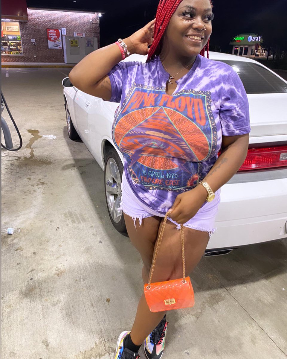 jjeennaaeeee's tweet image. fly as fuck i took my cape off fuck a nigga i cannot save em 🕺🏽#LLNELL 💜