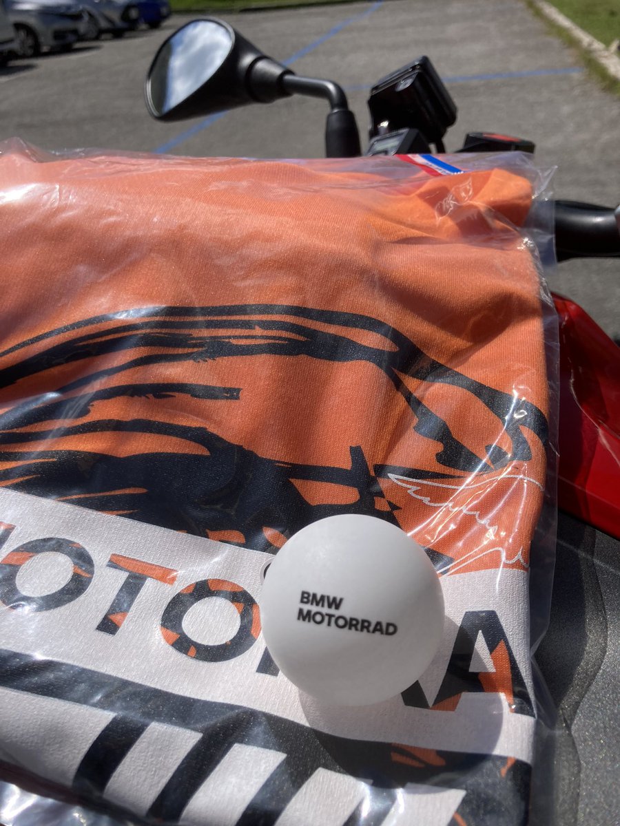 r31sr20det's tweet photo. Tシャツ買いに車山〜
風が強いけど涼しくて気持ち良い😁

北海道のロンT良いなぁ

#310gs #bmw ＃ガチャガチャ https://t.co/dl0wEr0hi5