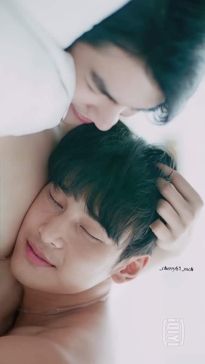 _OneandOnlyQiqi's tweet photo. ♡ KinnPorsche ♡
📷 goes to owner
#KinnProsche
#MileApo
#MilePhakpum
#ApoNattawin
#KinnPorscheEP10 https://t.co/aoRmxnsXGl