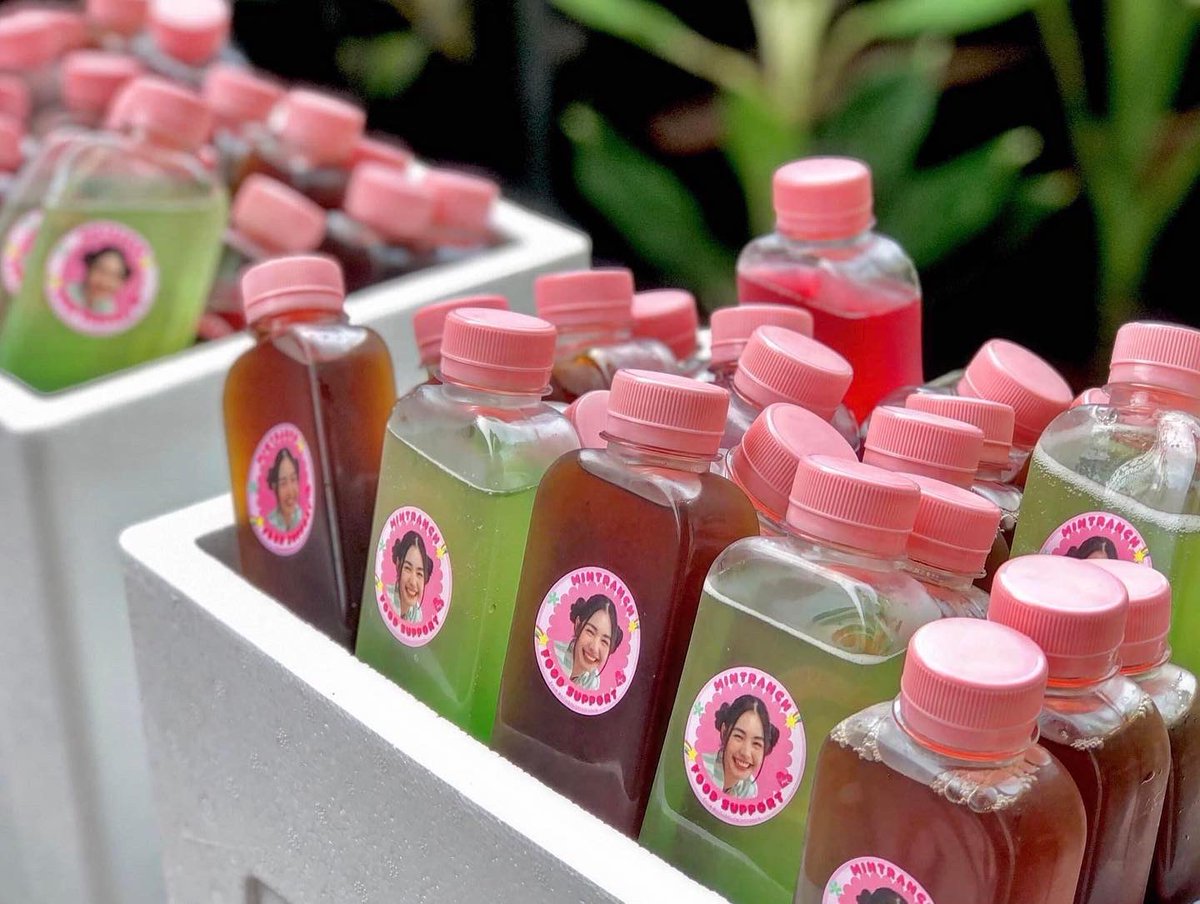 mintranchclub's tweet image. Food Support @mintt_r ส่งกำลังใจไปให้ถึงกองถ่าย #ดุจอัปสร #ดวงใจเทวพรหม ขอให้เป็นวันเริ่มต้นที่ดี และผ่านไปได้อย่างราบรื่นนะคะ ✌🏻💗
.
❤️ ขอขอบคุณพี่กุ้งนางมากๆเลยนะคะ🙏🏻

#mintranch #mintranchrawee 
#mintranchclub #มิ้นท์รัญชน์รวี