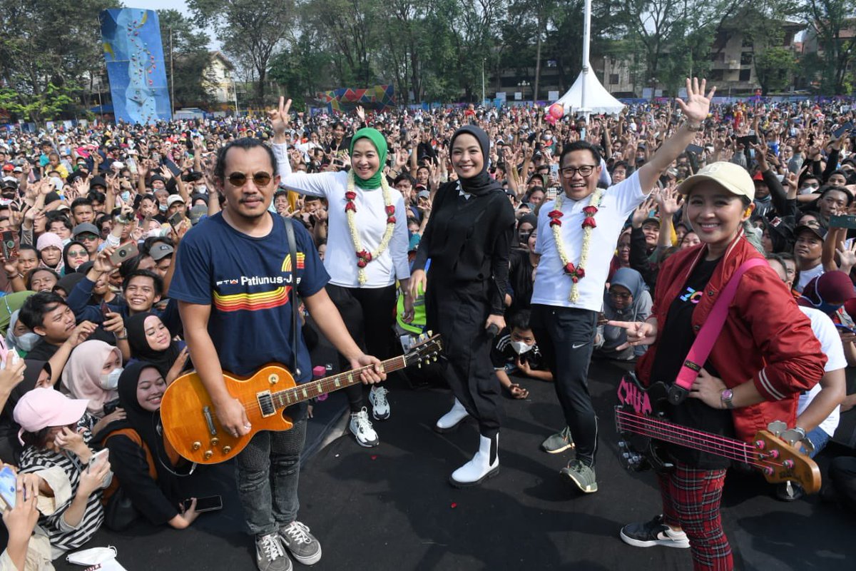 billy4riez's tweet photo. Weekend seru bersama Capres Gus Muhaimin @cakimiNOW dan @kotakband_ dalam #KonserKebangsaan https://t.co/6QFDtNOEmh