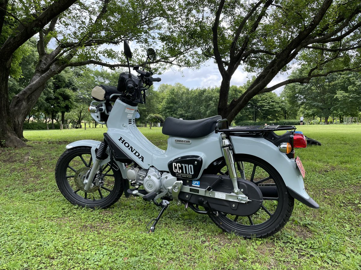 sekitomo_mo's tweet photo. 晴れ間にカブ散歩。
右折禁止ゾーンを見落として、なおかつしっかり捕まりました。
罰金6000円。くそーっ！
#クロスカブ110
#プコブルー https://t.co/zo4mJMOmWi