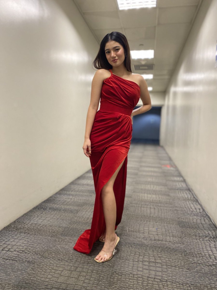 StarCinema's tweet photo. Our Maxpein (@bellemariano02) in red on #ASAPmalaya 🔥 #HesIntoHerSeason2 https://t.co/OuEAjHaqeN