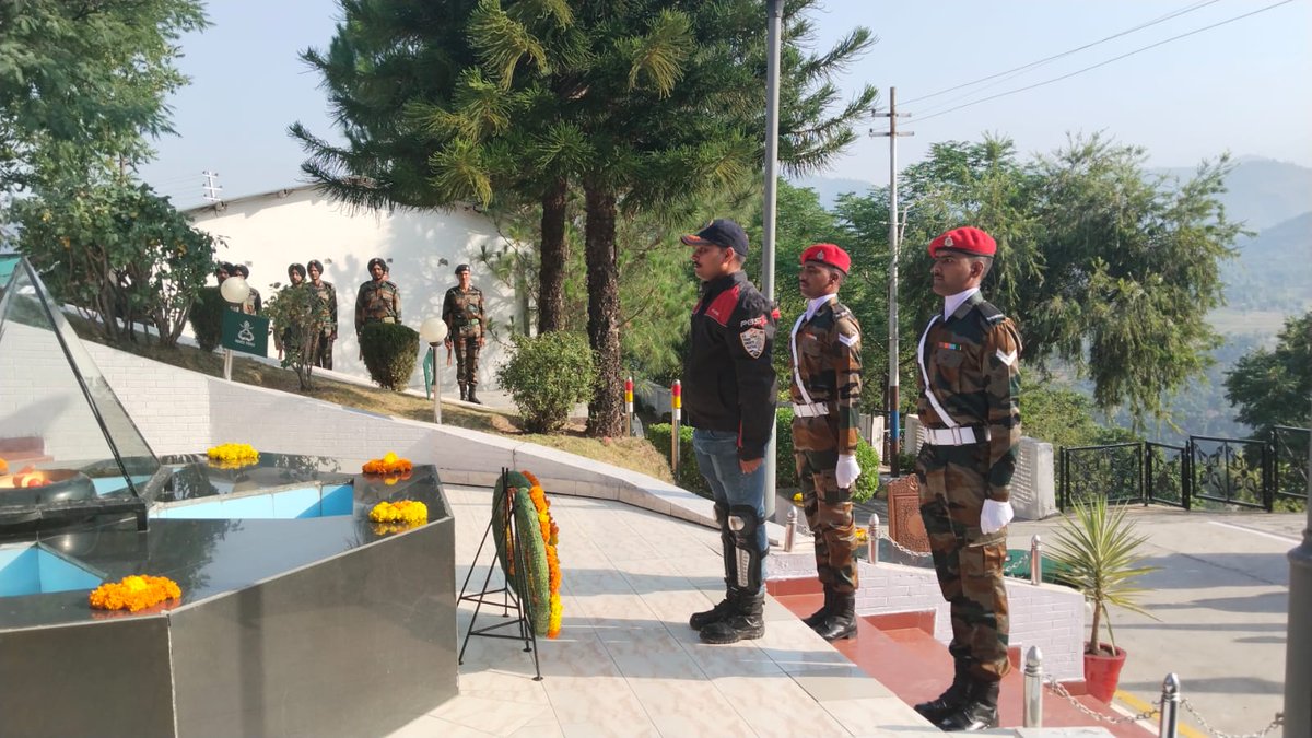 Whiteknight_IA's tweet photo. #VeerSmritiYatra
#WhiteKnight50
#WhiteKnightRiders during their initial phase of the journey traversed through rough spines of Himalayas and laid wreath at #Palma. Bike Riders paid #homage to #bravehearts.
#TalesofValour
#WhiteKnight50
@NorthernComd_IA
@adgpi https://t.co/CXmoGghHGW