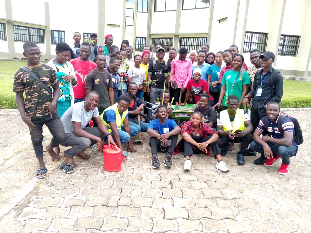 SoundiBob's tweet photo. @KaraUniversite à travers le Projet de Semaine Écologique initié par les étudiants en Masters, confirme une fois encore, son inscription dans la vision de reboisement massif du gouvernement togolais. Reboisements et entretien au rdv à l'UK.
@UE
@GouvTg 
@CCNUCC
@KaraUniversite https://t.co/vm74omUDaa