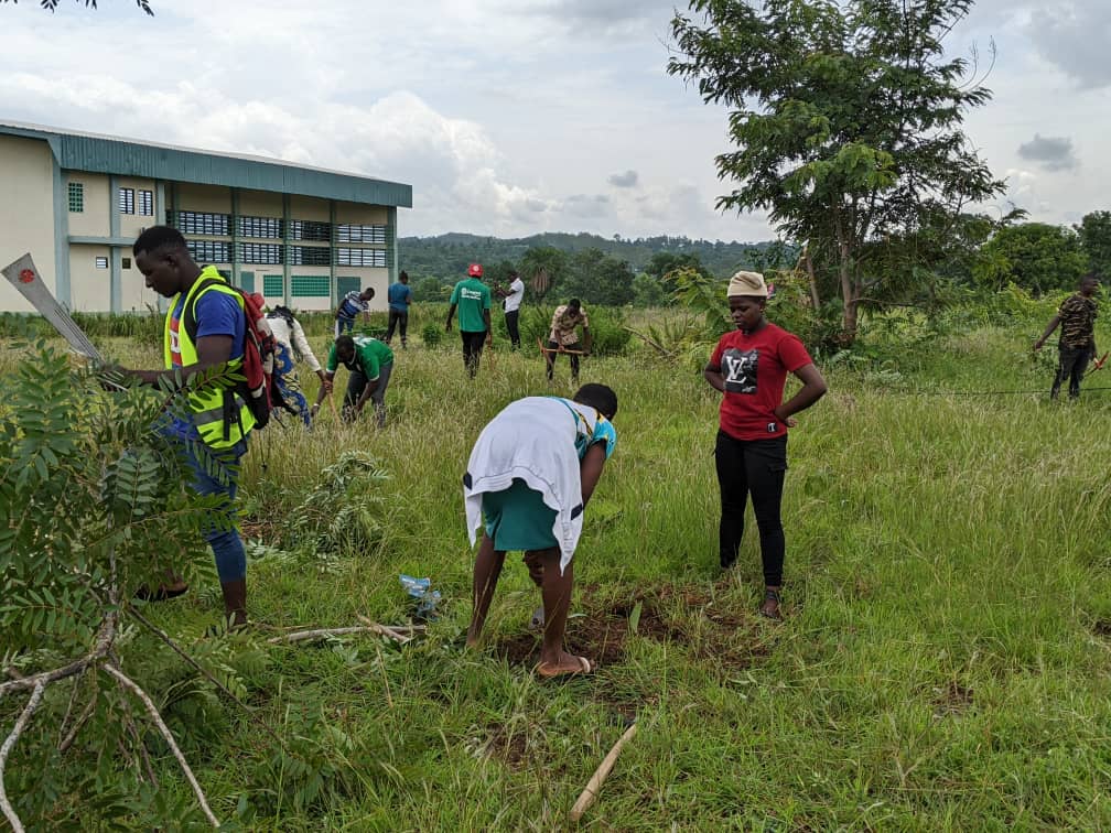 SoundiBob's tweet photo. @KaraUniversite à travers le Projet de Semaine Écologique initié par les étudiants en Masters, confirme une fois encore, son inscription dans la vision de reboisement massif du gouvernement togolais. Reboisements et entretien au rdv à l'UK.
@UE
@GouvTg 
@CCNUCC
@KaraUniversite https://t.co/vm74omUDaa