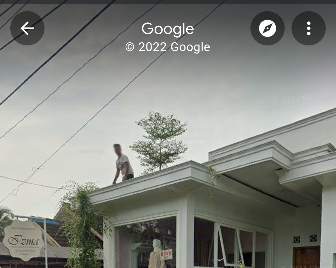 nggak sengaja menemukan diri sendiri di google maps street view, dalam edisi resik-resik atap rumah 🤣

#epicfail