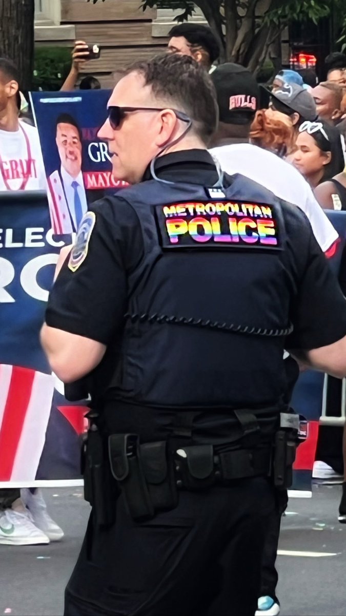 Jskasoq's tweet photo. Happy pride ! Una cosa q me enamora de dc es q it’s all about it’s details 🥰🥰🥰🦄🦄🦄 #hapypride #WashingtonDC https://t.co/jBOgaUxLXh