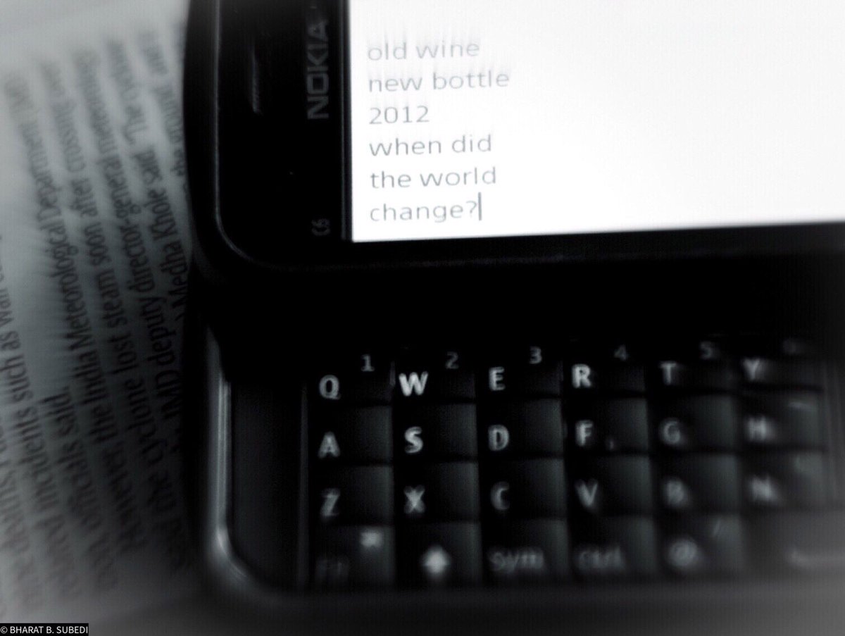 art4heartssake's tweet photo. “old wine
new bottle
2012
when did
the world
change?”
.
.
2012 new year’s day entry
.
.
#reminiscing #nokiadays https://t.co/LcRxiymnMr