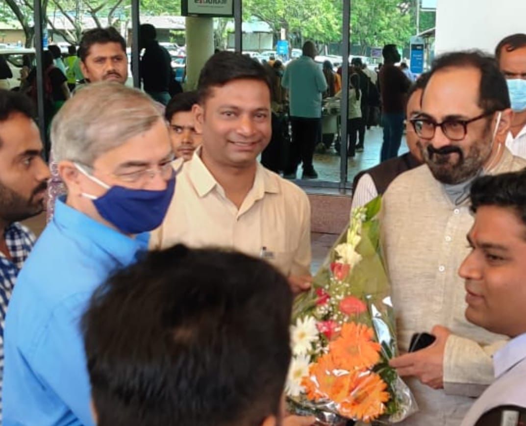 CSC SPV- MH Team Welcoming Hon. MoS- Meity, Shri.Rajeev Chandrashekhar at Pune today.
Welcome to  !!  State Head Shri.Vaibhav Deshpande Sir &amp; Shri.Sameer Patil Sir.

<a href="/Rajeev_GoI/">Rajeev Chandrasekhar (Parody)</a> <a href="/CSCegov/">CSC eGovernanance</a> <a href="/GoI_MeitY/">Ministry of Electronics & IT</a>
<a href="/CSCMaharashtra/">CSC Maharashtra</a> <a href="/sspatil1901/">Sameer Patil</a> <a href="/VaibhavCSCMH/">Vaibhav Deshpande</a> <a href="/dintya15/">dinesh tyagi Retd IAS</a>