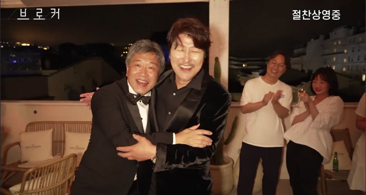 A glimpse of an afterparty in Cannes (this one seems to be after the closing ceremony)

Will definitely miss them when the promotions are over 🥲🥲🥲

#Broker #IU #LeeJiEun
#SongKangHo #GangDongWon
#LeeJooYoung

🔗 fb.watch/dBeyCKVYv6/