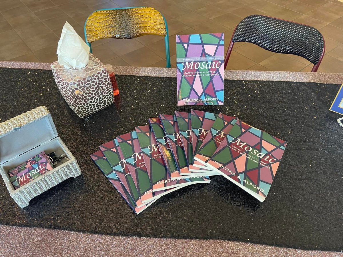 IOnlyKnow1Song's tweet photo. Great day to sell books, network, reading, sharing, Q&amp;A, shopping alongside Local Black authors
#chattanooga #mosaic #festivalofblackartsandideas #arts #blackarts #blackexcellence #chattanoogatheatrecenter #Books #blackauthors #literature #juneteenth #jamesbaldwinfestivalofwords https://t.co/4cNTMvy3q4