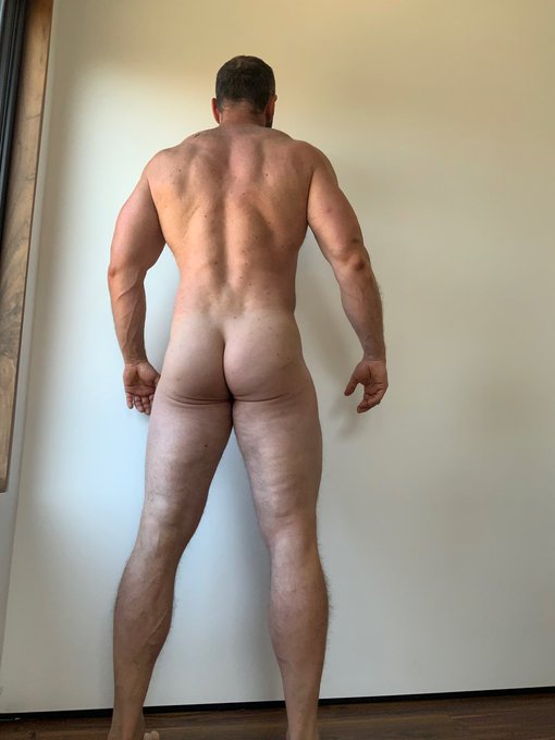 Muscle booty. https://t.co/uID3w2QSBs