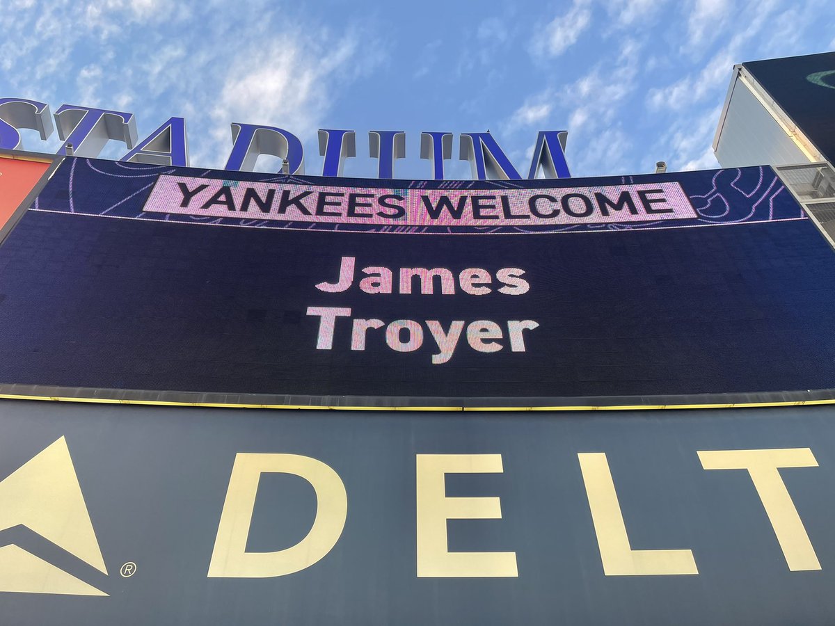 jtroyerAP's tweet photo. Great night at Yankee stadium for my dad! https://t.co/aTTAfatjOn