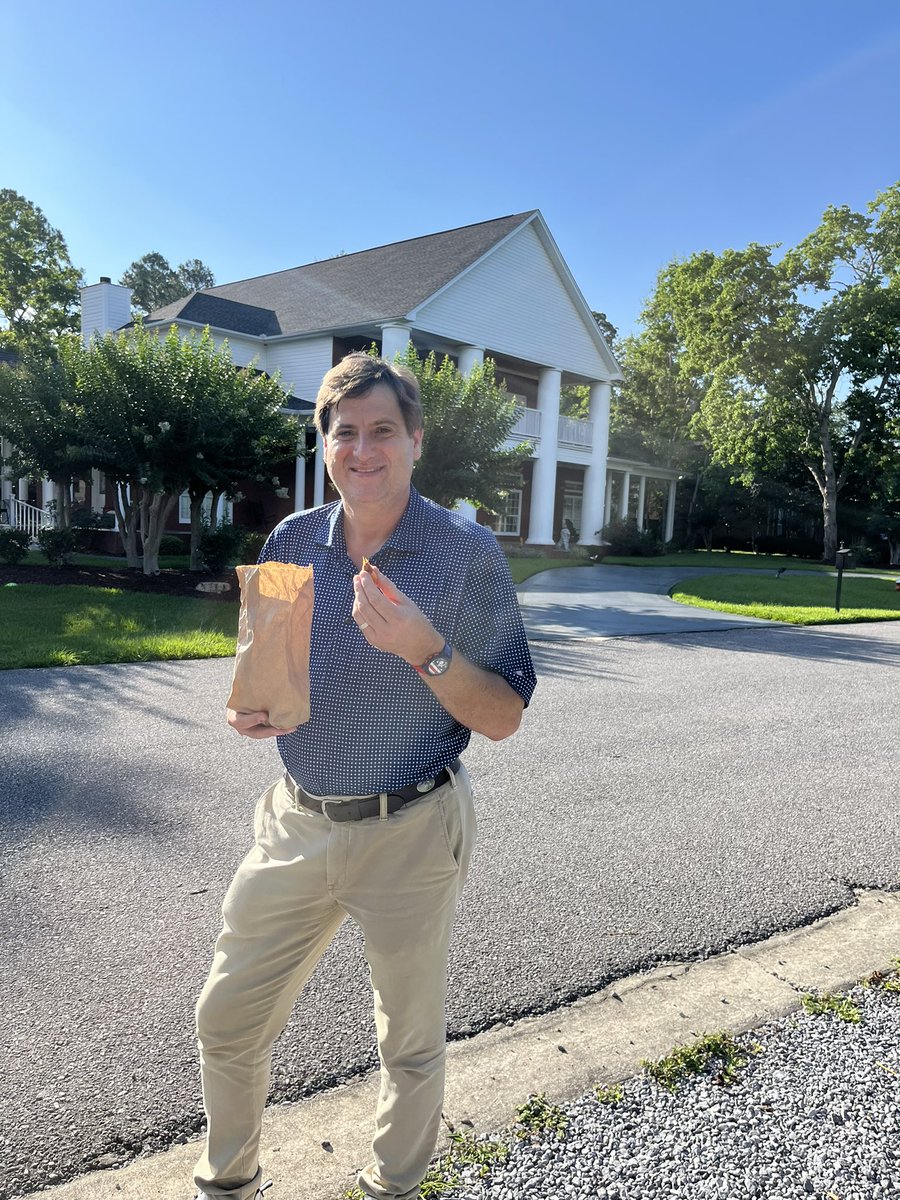 doc_rudman's tweet photo. Does every voter give candidates free peaches? #Peaches #PaceFlorida https://t.co/j9kPy381Fi