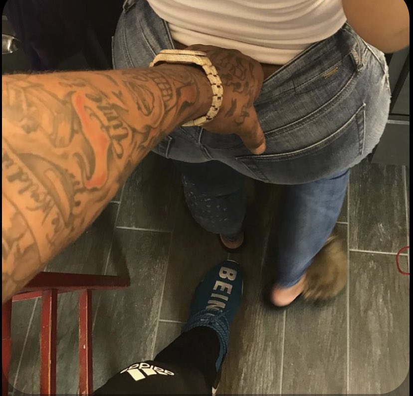 KaylaThreads17's tweet photo. Had Car Sex At The Car Wash #freakystorytimes #storytime #Threads #Threader #freakystorytimes #couples #MakaylaThreads #freaky
60likes,25retweets💕 https://t.co/H1RiLpnvqh