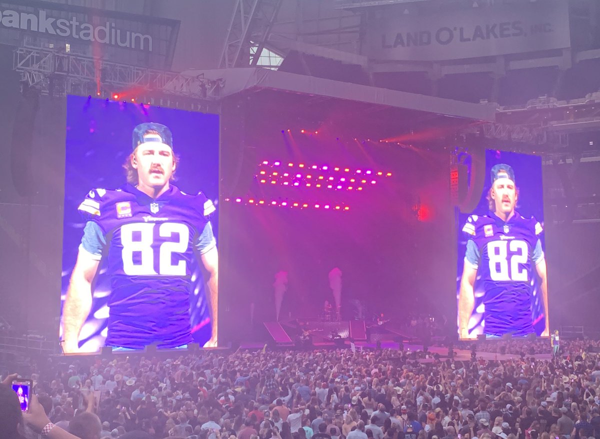 K102's tweet photo. We see @morganwallen in that @KyleRudolph jersey! #K102Church https://t.co/BLspe1tUz5