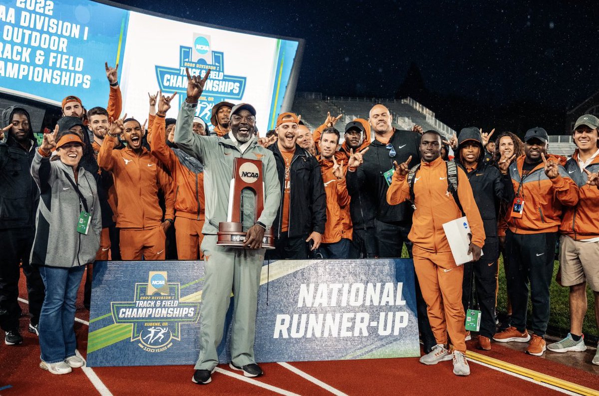 UT_Bianco's tweet photo. Quite a year for @coach_Floknows &amp; @TexasTFXC with a 🏆National Championship, 3️⃣ runner-up finishes &amp; all 4️⃣ Big 12 Titles🤘🏻

🏆M NCAA Indoor🔸first-ever Men’s National Title

🥈🥈W NCAA Indoor &amp; Outdoor🔸best since 2014

🥈M NCAA Outdoor 🔸matched Men’s best-ever finish outdoors https://t.co/jnCMIVAMec