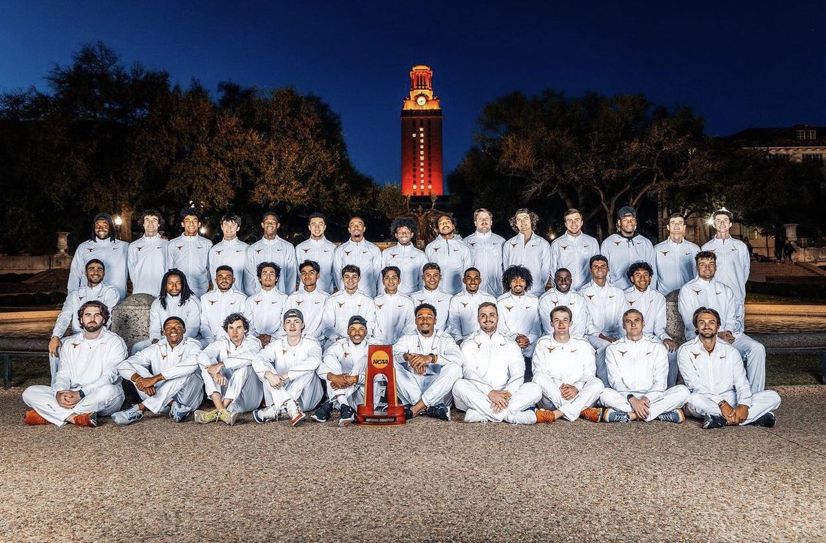 UT_Bianco's tweet photo. Quite a year for @coach_Floknows &amp; @TexasTFXC with a 🏆National Championship, 3️⃣ runner-up finishes &amp; all 4️⃣ Big 12 Titles🤘🏻

🏆M NCAA Indoor🔸first-ever Men’s National Title

🥈🥈W NCAA Indoor &amp; Outdoor🔸best since 2014

🥈M NCAA Outdoor 🔸matched Men’s best-ever finish outdoors https://t.co/jnCMIVAMec