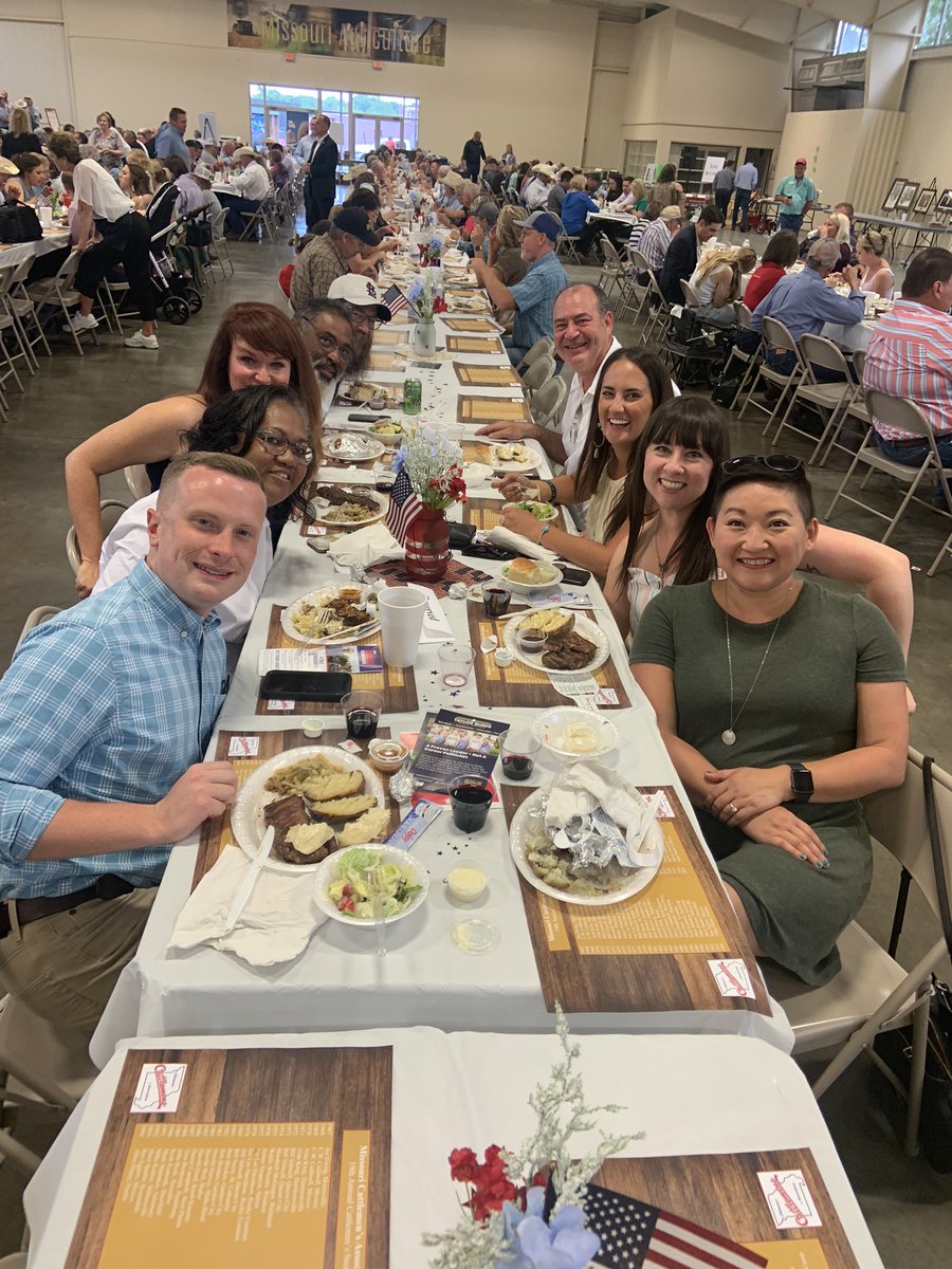 EmilyforKC's tweet photo. Just some #MoDemocrats having fun at the @MoCattle asociation dinner. https://t.co/YVxxufrmq1