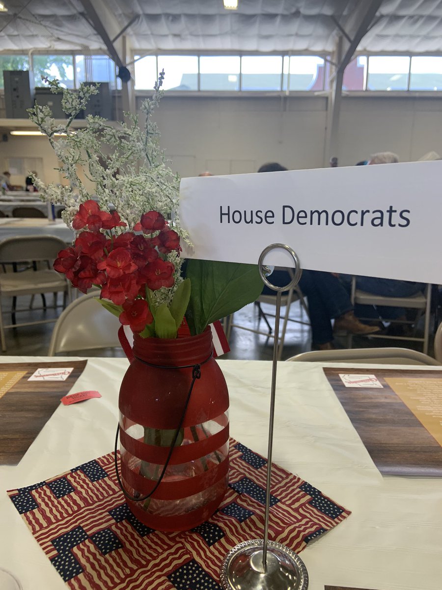 EmilyforKC's tweet photo. Just some #MoDemocrats having fun at the @MoCattle asociation dinner. https://t.co/YVxxufrmq1