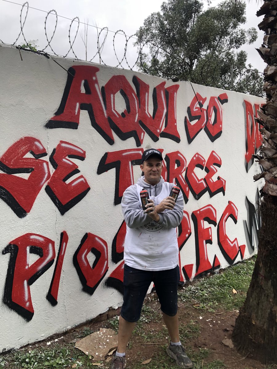 MorumbiGraffiti's tweet photo. AQUI SÓ SE TORCE PARA O SÃO PAULO FUTEBOL CLUBE!!!! 🇾🇪🇾🇪🇾🇪🇾🇪🇾🇪🇾🇪👊🏻❤️🏟 #spfc #morumbi #estadio #artederua #colorginarteurbana @Colorginspray #colorgin https://t.co/fkHT9yZ0uQ