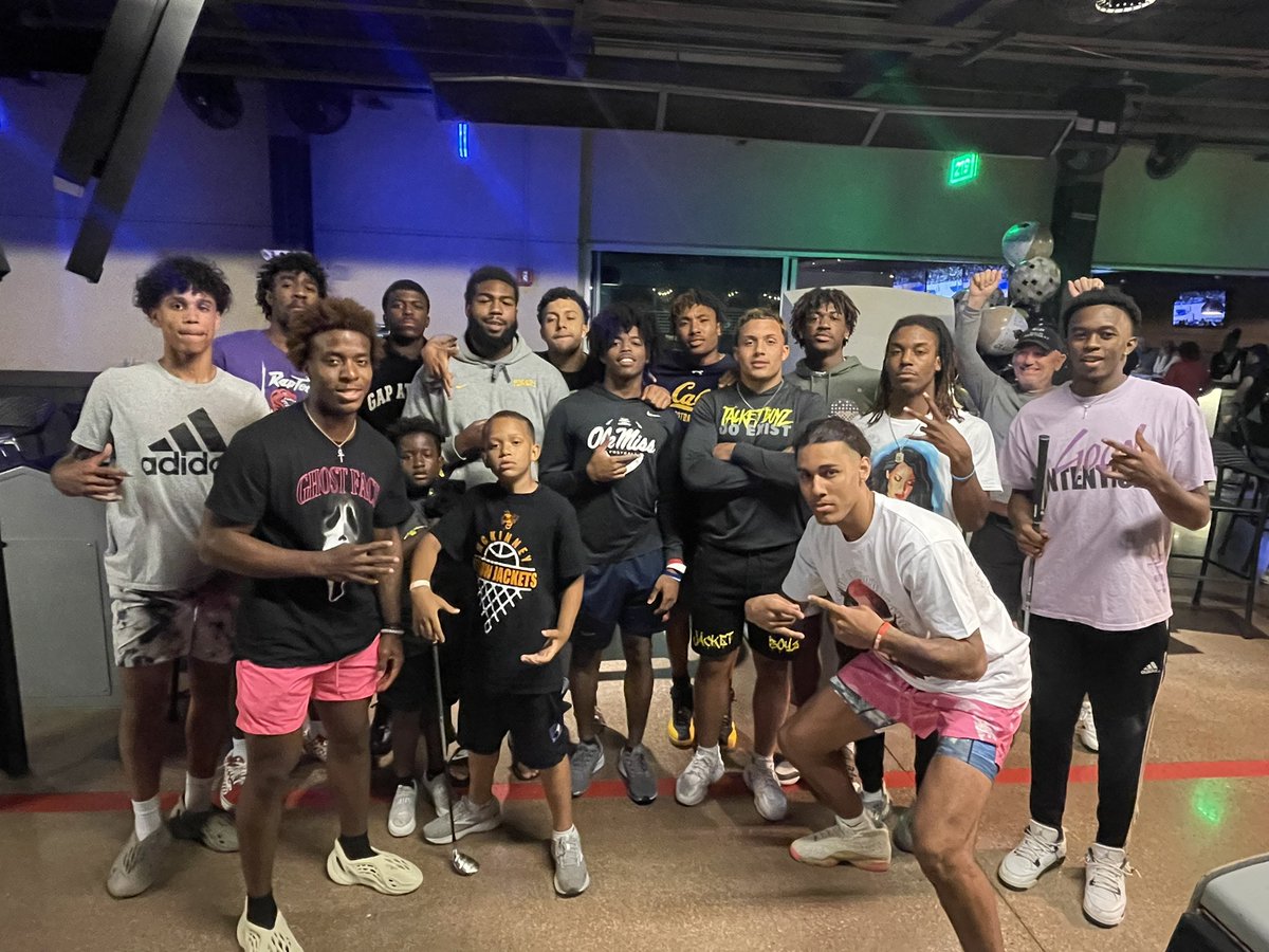 Aye, This picture is legendary ‼️ 

Forgot about snapping this one at <a href="/topgolf/">Topgolf</a> the other week when we was all posted up. Much success to all of ya Fam💯💯🔥🔥‼️ Boys representing well for the State of Texas