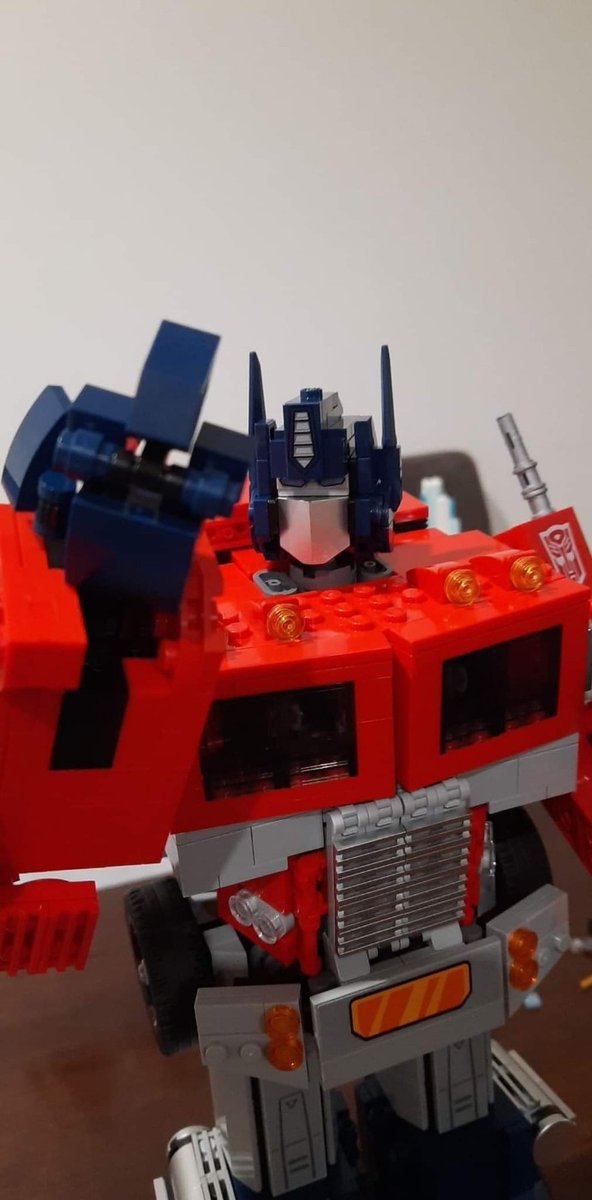 JayBallzup's tweet photo. The Lego Optimus Prime is pretty awesome. Best bit is removing a single piece allows Optimus to flip the bird. https://t.co/cqPkpCVSUn