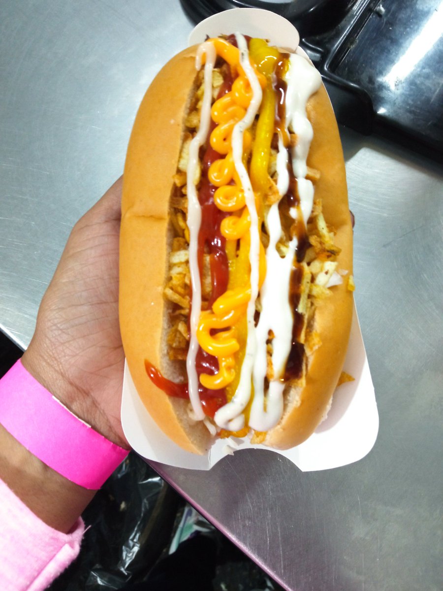 ingridbbalabu's tweet photo. ¿Cómo me gustan los #perrocalientes? Así 😍🌭 @plumrosevzla https://t.co/b26Nw4OPBk