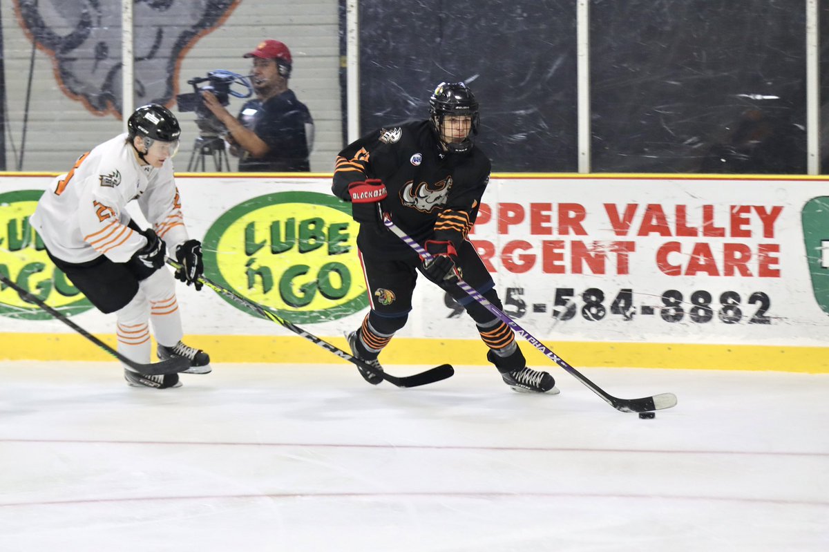 El_Paso_Rhinos's tweet photo. Team White leads Team Black by one after the first period! The #RhinoDevelopmentCamp All-Star Game has a great crowd tonight! 🎉 https://t.co/TbeNPpaIaJ