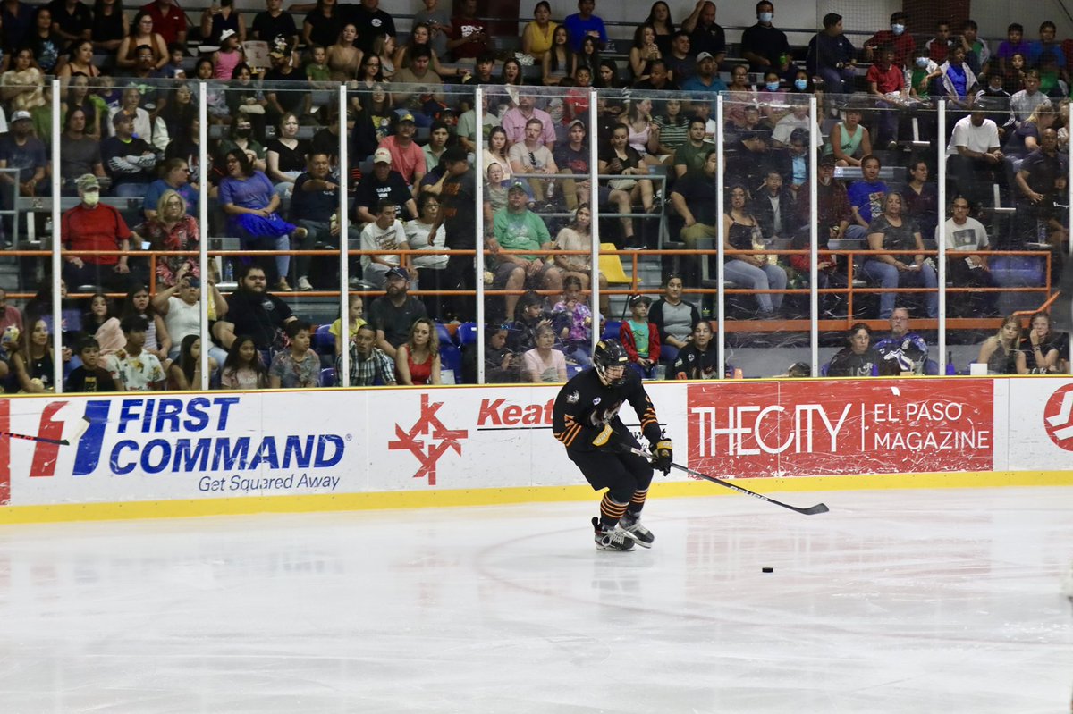 El_Paso_Rhinos's tweet photo. Team White leads Team Black by one after the first period! The #RhinoDevelopmentCamp All-Star Game has a great crowd tonight! 🎉 https://t.co/TbeNPpaIaJ