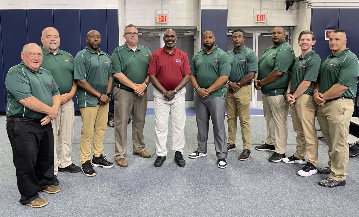 joeRteacher's tweet photo. South Coaches @PSimmsNoSoGame https://t.co/xpiKIYr6Ls