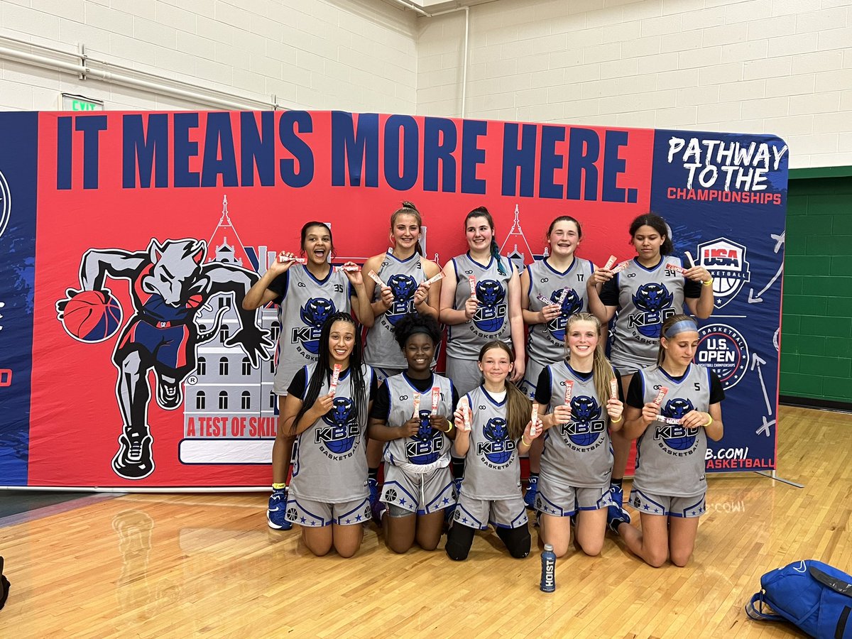 pipera2026's tweet photo. Another W! #kybluedevils #kbd #kentuckybluedevils #2026 #hoist #ivlevelhydration
#basketball #girlsbasketball #exposurebasketball #collegerecruiting #girlgoals #collegebasketball #collegehoops #hoops #basketballislife https://t.co/Fl8AuslIlU