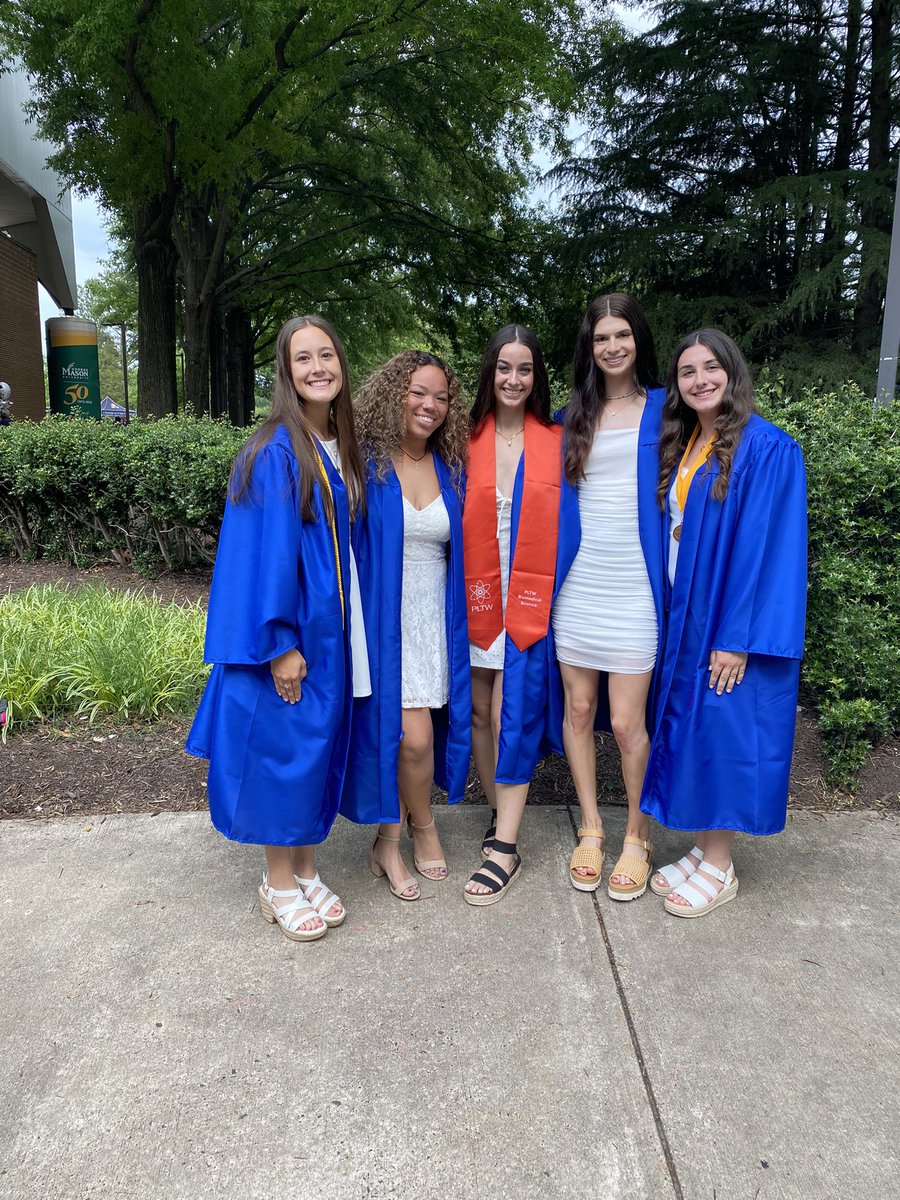 OsbournParkSB's tweet photo. Congrats to the class of 2022. We are so proud of you! Looking forward to seeing what you all do in your futures! #onceajacket #swarm πππ€π @AlenaHillyard11 @DarrahNickens @spresgrave26 @cassieemills @reagan_wolford https://t.co/jV2uXeRIjQ
