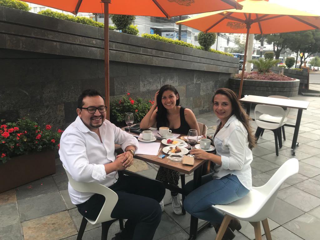 NuovoCaffeuio's tweet photo. Un NUOVO momento con buenos amigos. Que alegría 🤩 https://t.co/ckw2iNcI9P