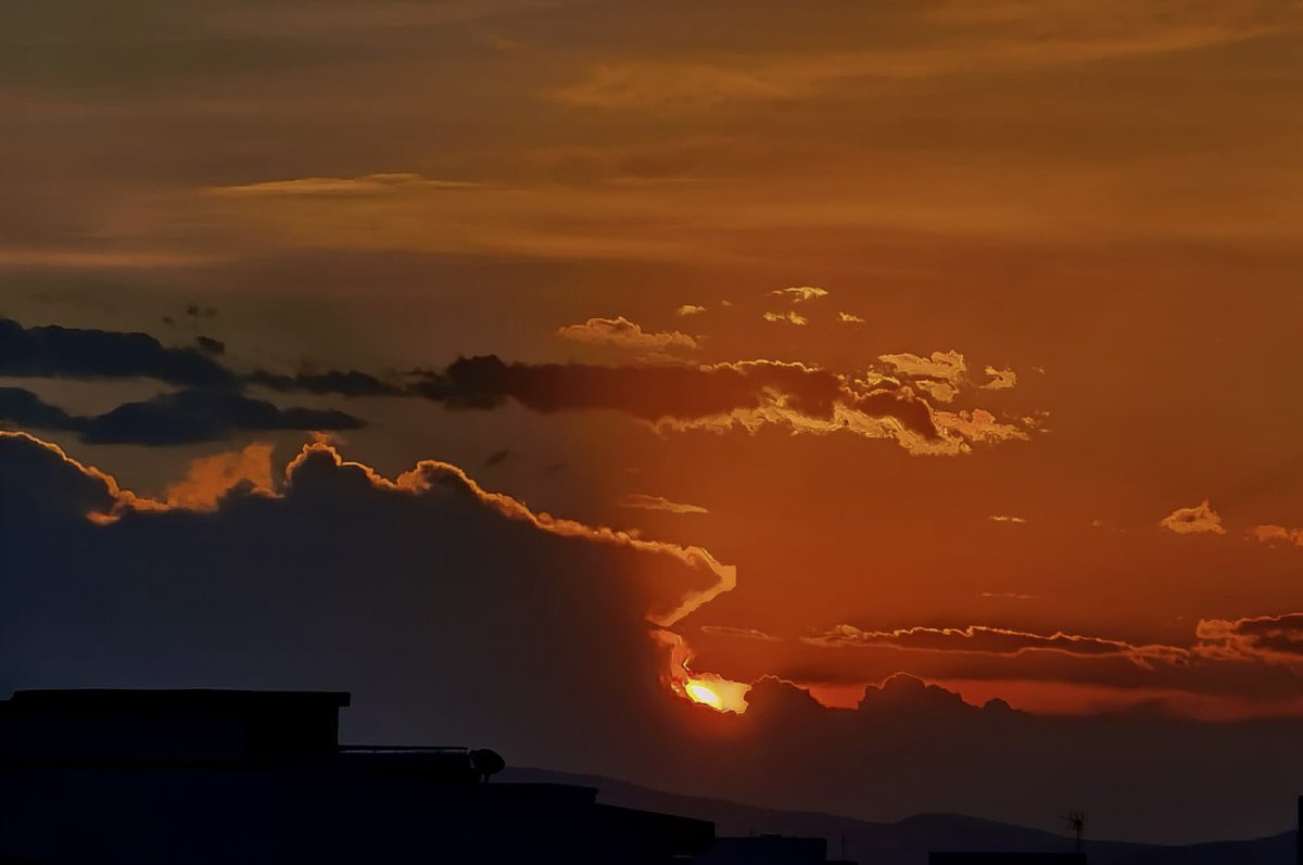 carmenharonut's tweet photo. Atardecer de fin de semana https://t.co/1Iwpp3VmBa